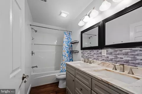 Entry Way - 1342 Edna Rd, Pasadena, MD 21122 photo 2 of 3