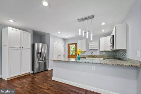 Kitchen - 1342 Edna Rd, Pasadena, MD 21122 photo 2 of 2
