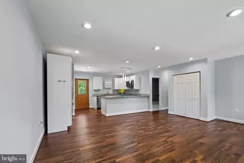 Living - 1342 Edna Rd, Pasadena, MD 21122 photo 4 of 4