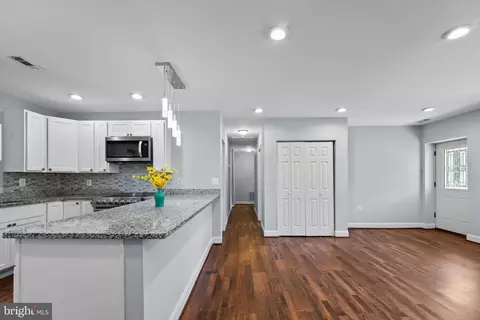 Entry Way - 1342 Edna Rd, Pasadena, MD 21122 photo 1 of 3