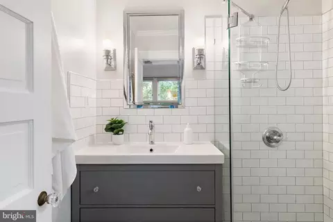 Bath - 122 Smith Ave, Annapolis, MD 21401 photo 1 of 4