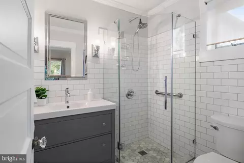 Bath - 122 Smith Ave, Annapolis, MD 21401 photo 2 of 4