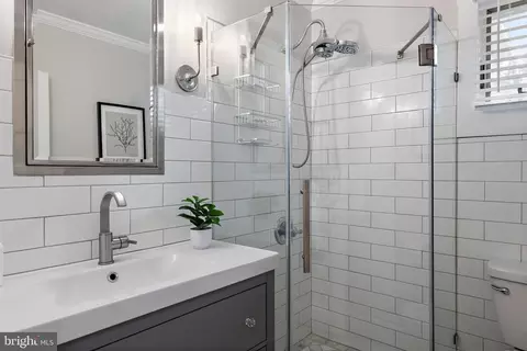 Bath - 122 Smith Ave, Annapolis, MD 21401 photo 3 of 4