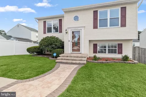 Exterior - 2317 230th St, Pasadena, MD 21122 photo 2 of 5
