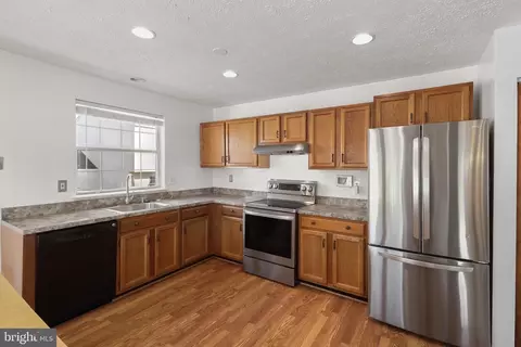 Kitchen - 2317 230th St, Pasadena, MD 21122 photo 3 of 3