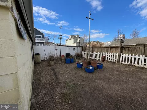 262 Meadow Rd, Pasadena, MD 21122 photo 3