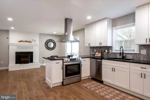 Kitchen - 136 Collington Ct, Arnold, MD 21012 photo 4 of 4