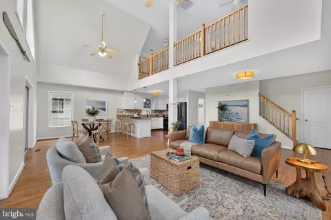 Entry Way - 3641 Branhum Rd, Edgewater, MD 21037 photo 5 of 16