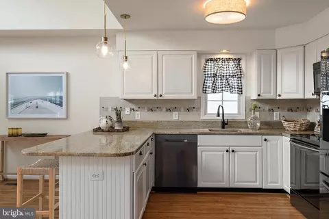 Kitchen - 3641 Branhum Rd, Edgewater, MD 21037 photo 2 of 3