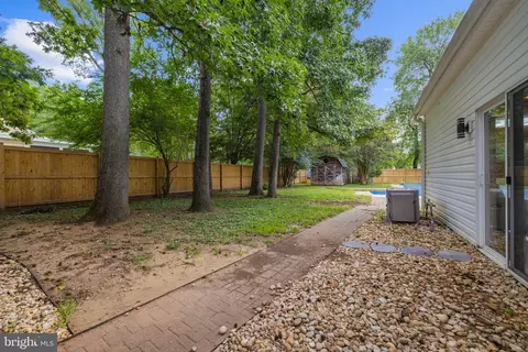 Exterior - 3935 W Shore Dr, Edgewater, MD 21037 photo 4 of 11