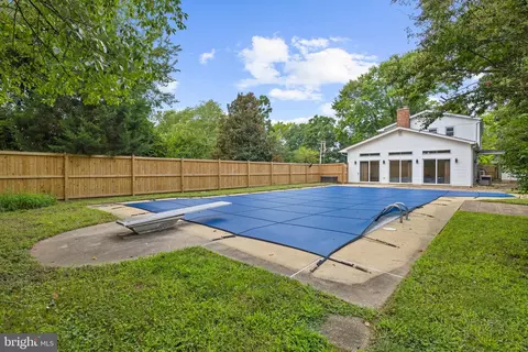 Exterior - 3935 W Shore Dr, Edgewater, MD 21037 photo 7 of 11