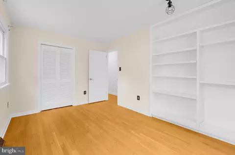 Bedroom - 3935 W Shore Dr, Edgewater, MD 21037 photo 5 of 7