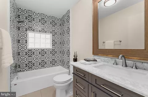 Bath - 3935 W Shore Dr, Edgewater, MD 21037 photo 4 of 4
