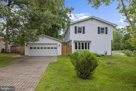 Exterior - 3935 W Shore Dr, Edgewater, MD 21037 photo 3 of 11