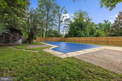 Exterior - 3935 W Shore Dr, Edgewater, MD 21037 photo 5 of 11