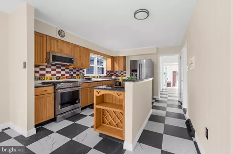 Entry Way - 3935 W Shore Dr, Edgewater, MD 21037 photo 1 of 1