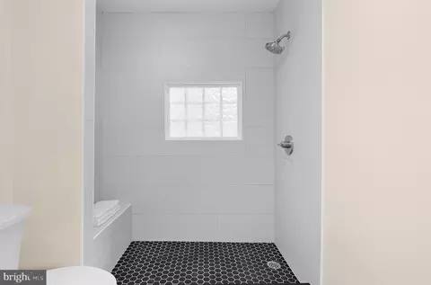 Bath - 3935 W Shore Dr, Edgewater, MD 21037 photo 3 of 4