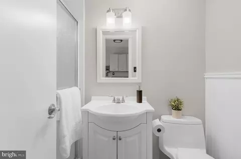 Bath - 3935 W Shore Dr, Edgewater, MD 21037 photo 1 of 4