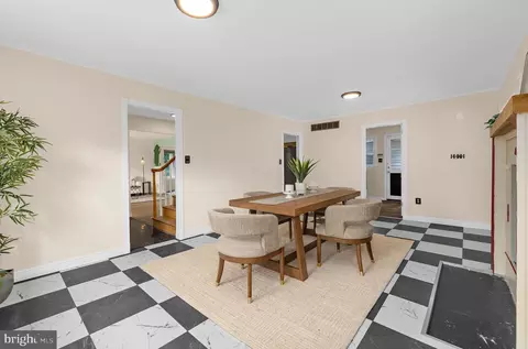 Dining - 3935 W Shore Dr, Edgewater, MD 21037 photo 2 of 5