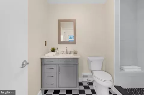 Bath - 3935 W Shore Dr, Edgewater, MD 21037 photo 2 of 4