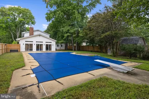 Exterior - 3935 W Shore Dr, Edgewater, MD 21037 photo 6 of 11