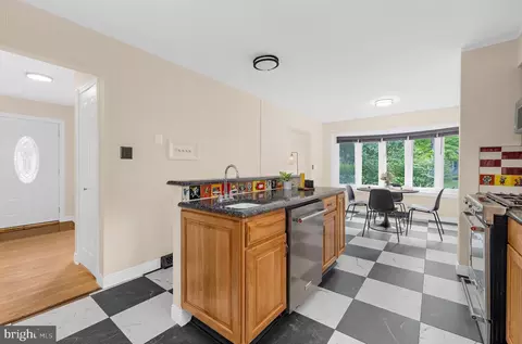 Kitchen - 3935 W Shore Dr, Edgewater, MD 21037 photo 2 of 2
