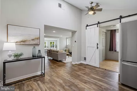 Entry Way - 601 Riverside Dr, Pasadena, MD 21122 photo 5 of 5