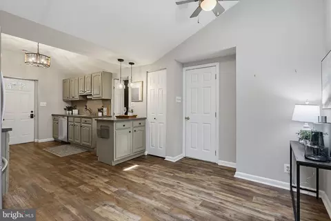 Entry Way - 601 Riverside Dr, Pasadena, MD 21122 photo 4 of 5