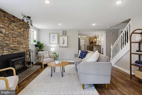 Living - 601 Riverside Dr, Pasadena, MD 21122 photo 2 of 4