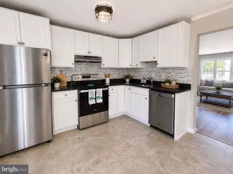Kitchen - 1689 Brice Ct, Crofton, MD 21114 photo 2 of 2