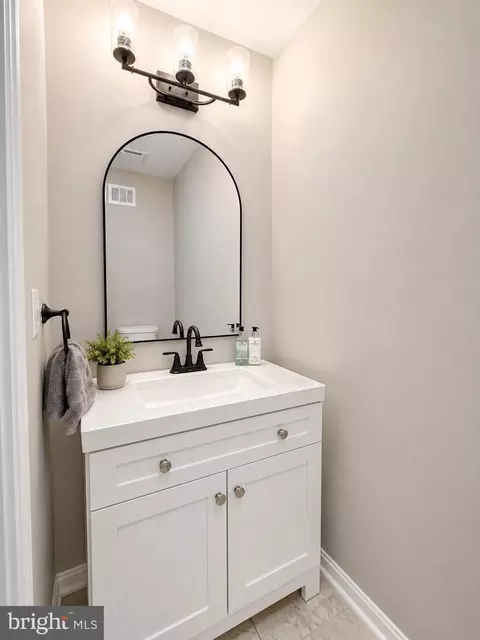 Bath - 1689 Brice Ct, Crofton, MD 21114 photo 2 of 4