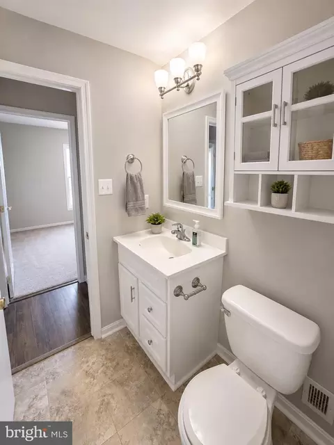Bath - 1689 Brice Ct, Crofton, MD 21114 photo 3 of 4