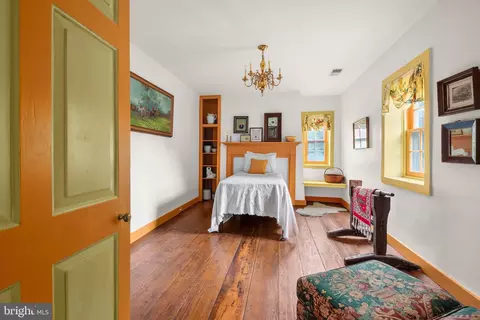 Bedroom - 246 Mill Swamp Rd, Edgewater, MD 21037 photo 3 of 10