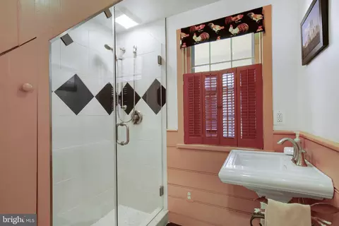 Bath - 246 Mill Swamp Rd, Edgewater, MD 21037 photo 4 of 6