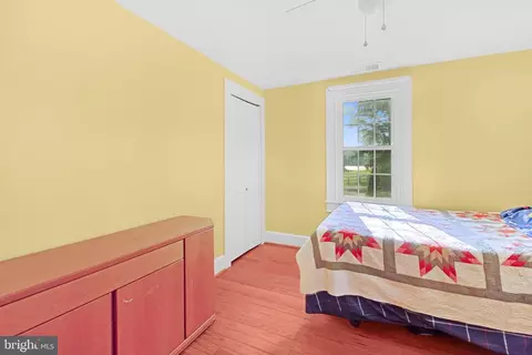Bedroom - 246 Mill Swamp Rd, Edgewater, MD 21037 photo 9 of 10