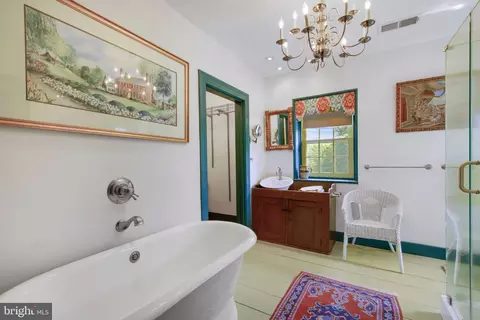 Bath - 246 Mill Swamp Rd, Edgewater, MD 21037 photo 2 of 6