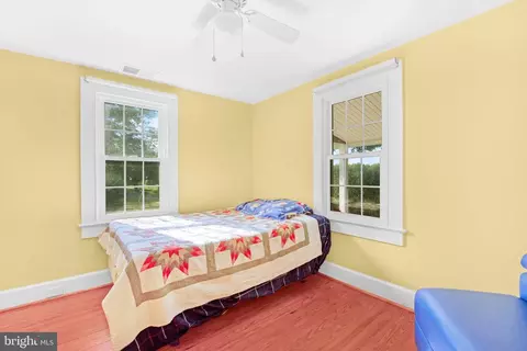 Bedroom - 246 Mill Swamp Rd, Edgewater, MD 21037 photo 8 of 10