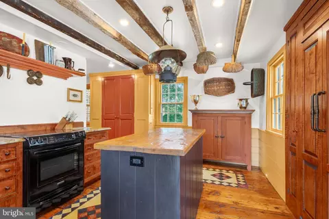 Kitchen - 246 Mill Swamp Rd, Edgewater, MD 21037 photo 3 of 5