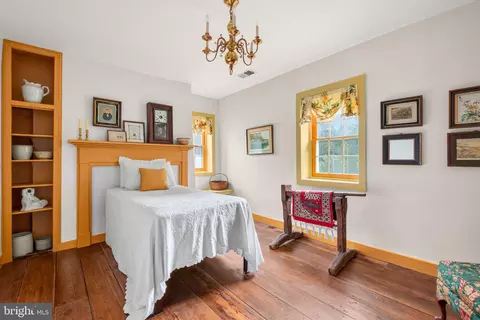 Bedroom - 246 Mill Swamp Rd, Edgewater, MD 21037 photo 4 of 10