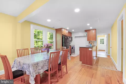 Dining - 246 Mill Swamp Rd, Edgewater, MD 21037 photo 4 of 5