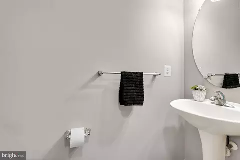 Bath - 1175 Maple Ave, Shady Side, MD 20764 photo 3 of 3