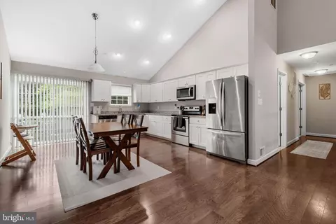 Entry Way - 1175 Maple Ave, Shady Side, MD 20764 photo 2 of 3