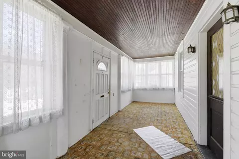 Entry Way - 309 Doris Ave, Baltimore, MD 21225 photo 3 of 5