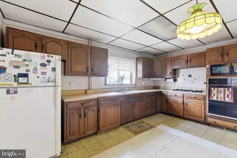 Kitchen - 309 Doris Ave, Baltimore, MD 21225 photo 2 of 2