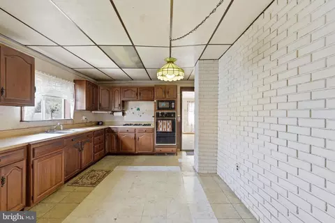 Kitchen - 309 Doris Ave, Baltimore, MD 21225 photo 1 of 2