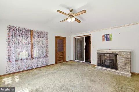 Living - 309 Doris Ave, Baltimore, MD 21225 photo 1 of 3