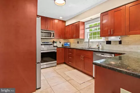 Kitchen - 1736 Remington Dr, Crofton, MD 21114 photo 3 of 5
