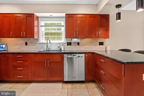 Kitchen - 1736 Remington Dr, Crofton, MD 21114 photo 4 of 5