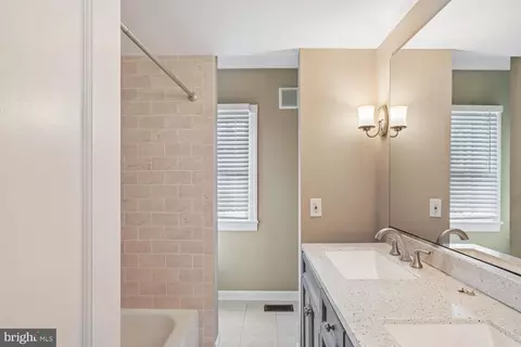 Bath - 1025 Hanson St, Annapolis, MD 21403 photo 2 of 6