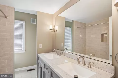 Bath - 1025 Hanson St, Annapolis, MD 21403 photo 1 of 6